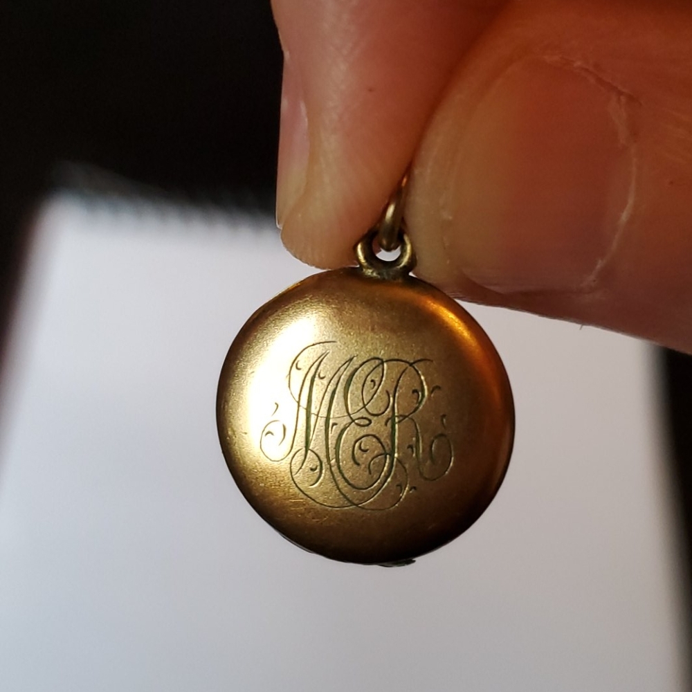 Vintage engraved mourning locket w/ portrait, hair